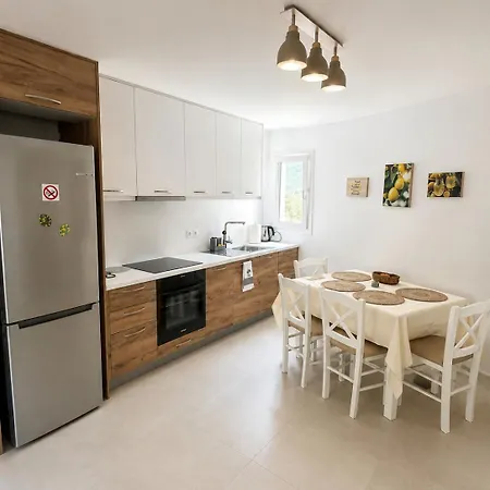 Apartment Lemoni *